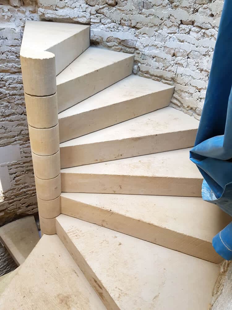 Escalier à vis en pierre Ferme de Caen