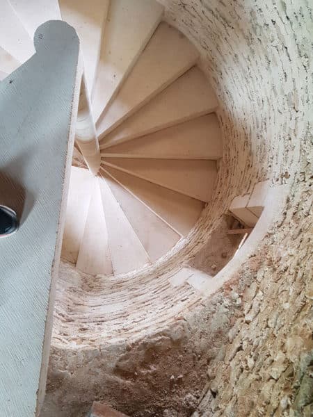 Escalier à vis en pierre Ferme de Caen